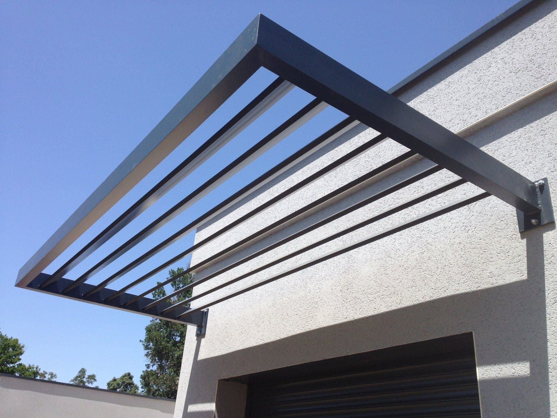 Carport métallique sur-mesure par Acropole Service