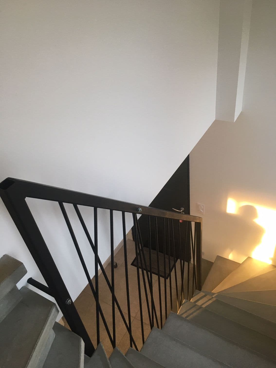 Garde-corps avec câbles inox sur terrasse extérieure