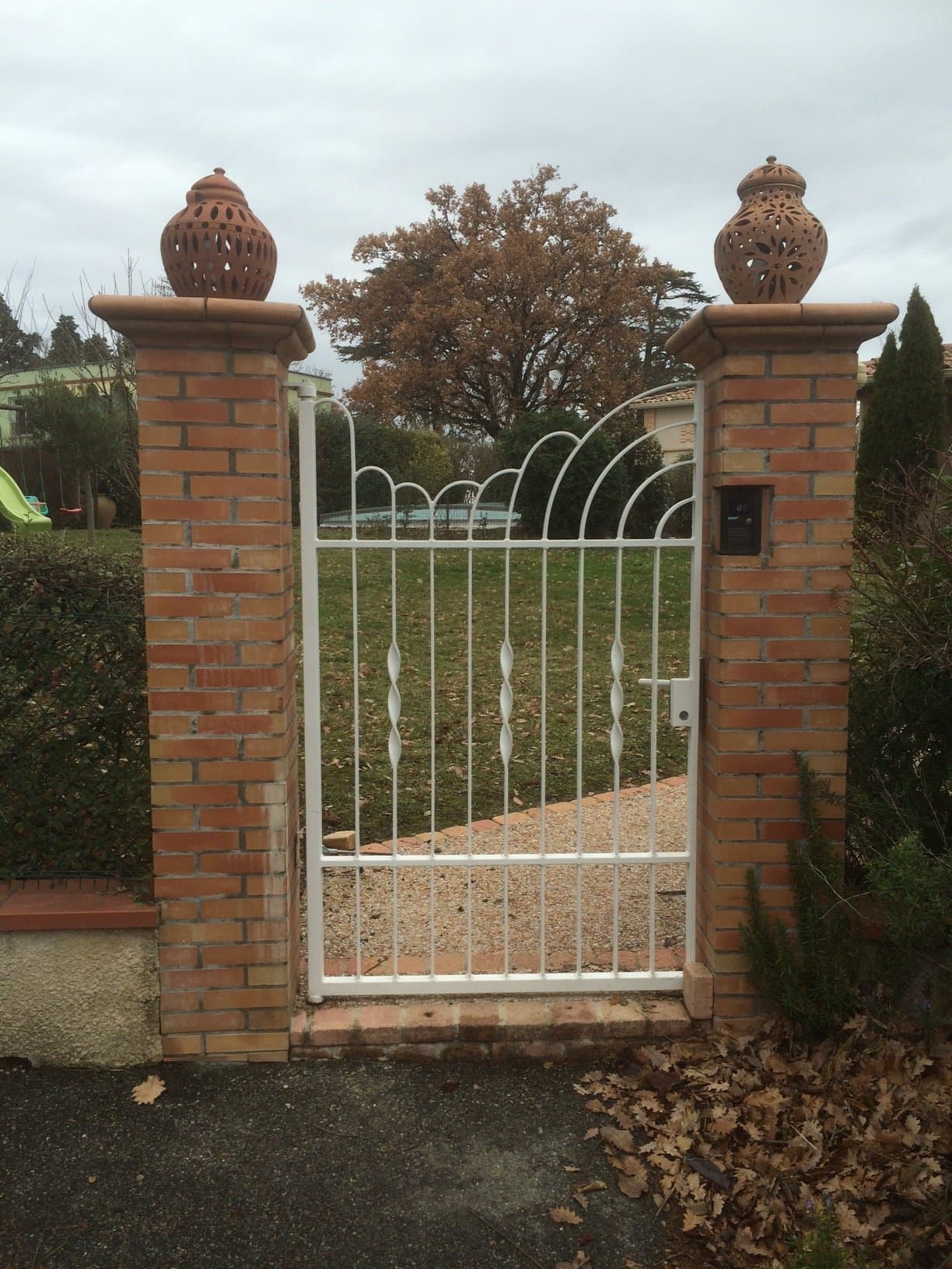 Portail et clôture en acier laqué