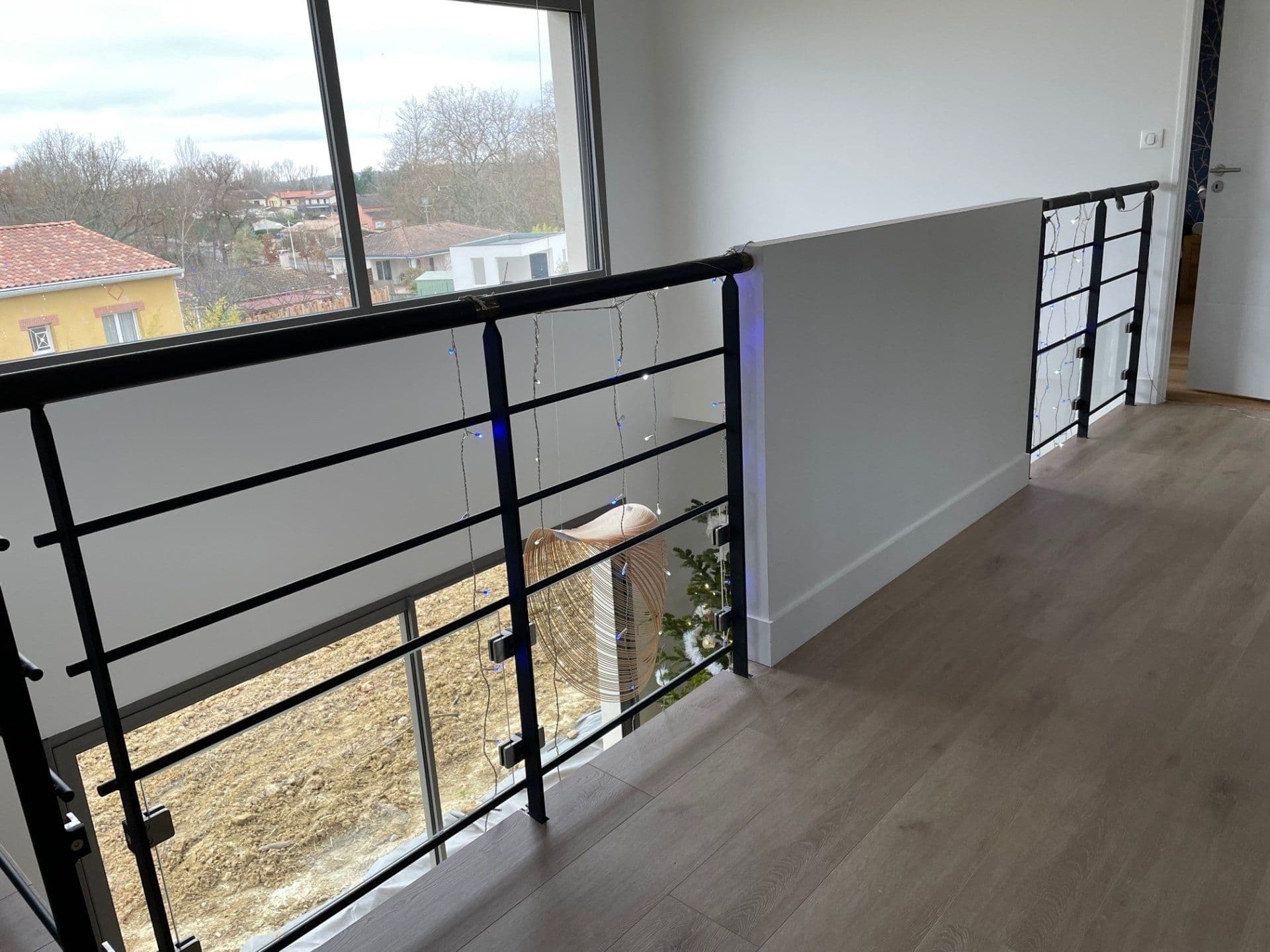 Garde-corps rampant d'escalier en acier laqué