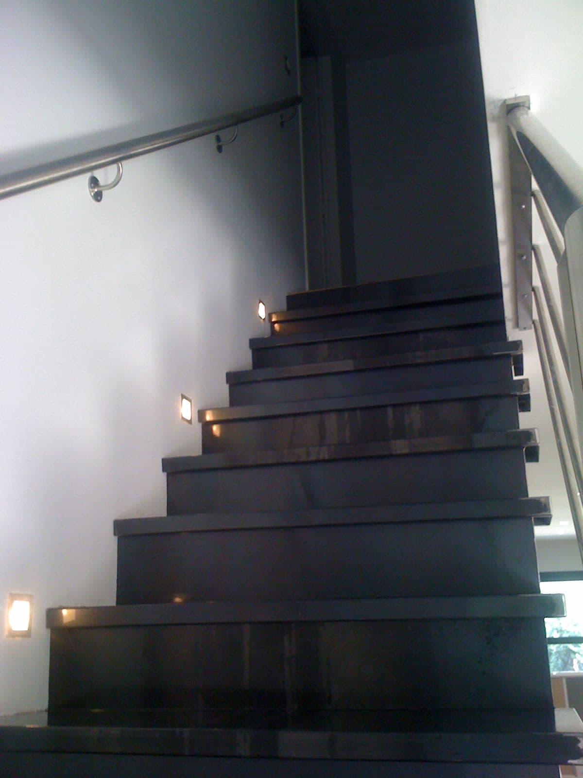 Habillage en tôle pliée pour escalier intérieur