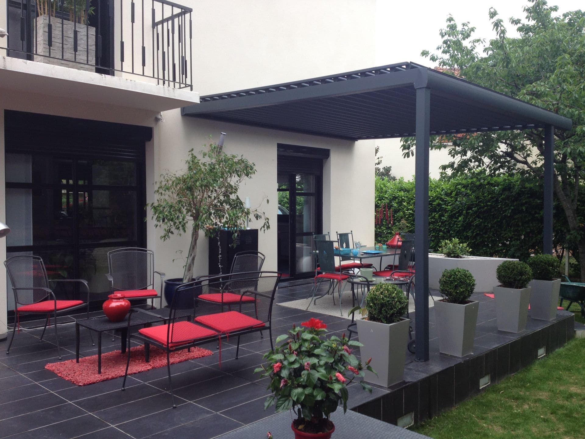 Pergola en acier avec lames orientables