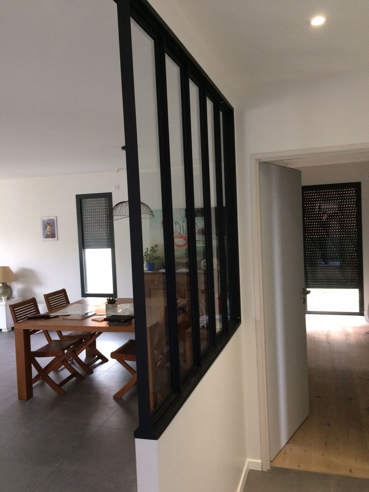 Verrière intérieure avec porte coulissante en acier