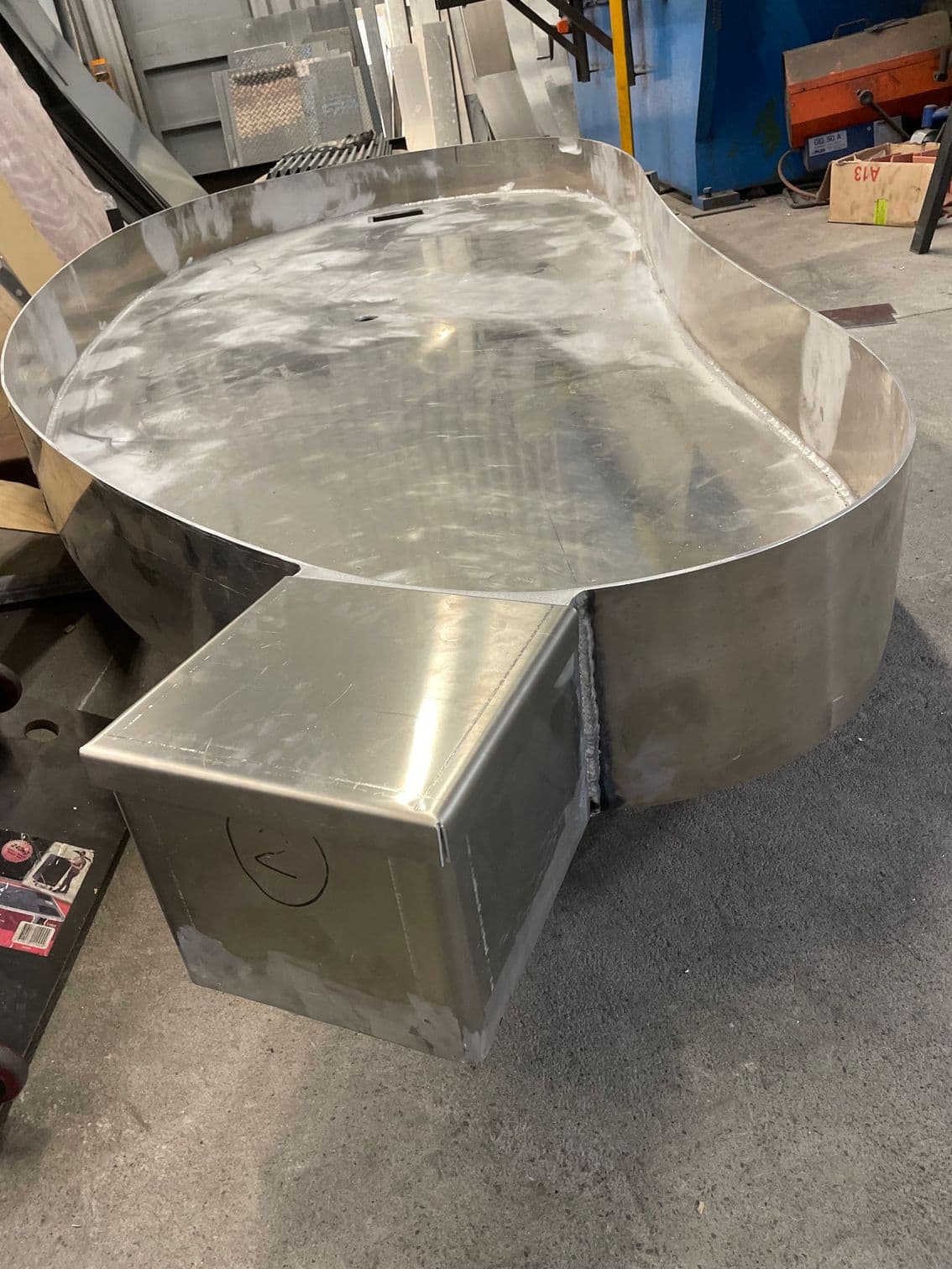 Mobilier métallique sur-mesure en acier