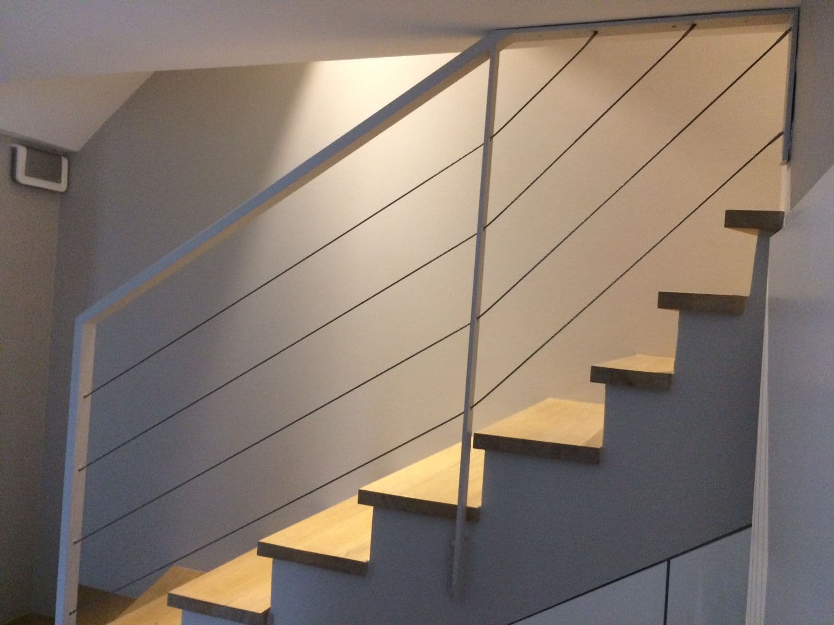 Escalier en acier avec marches en bois massif