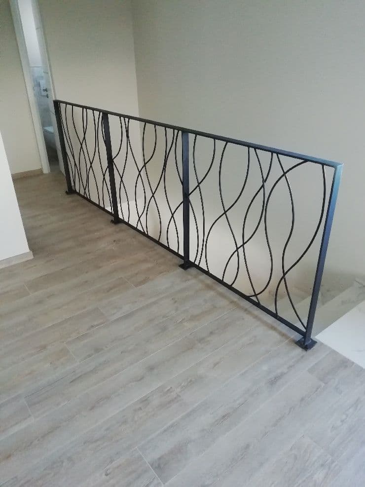 Garde-corps sur balcon en acier thermolaqué