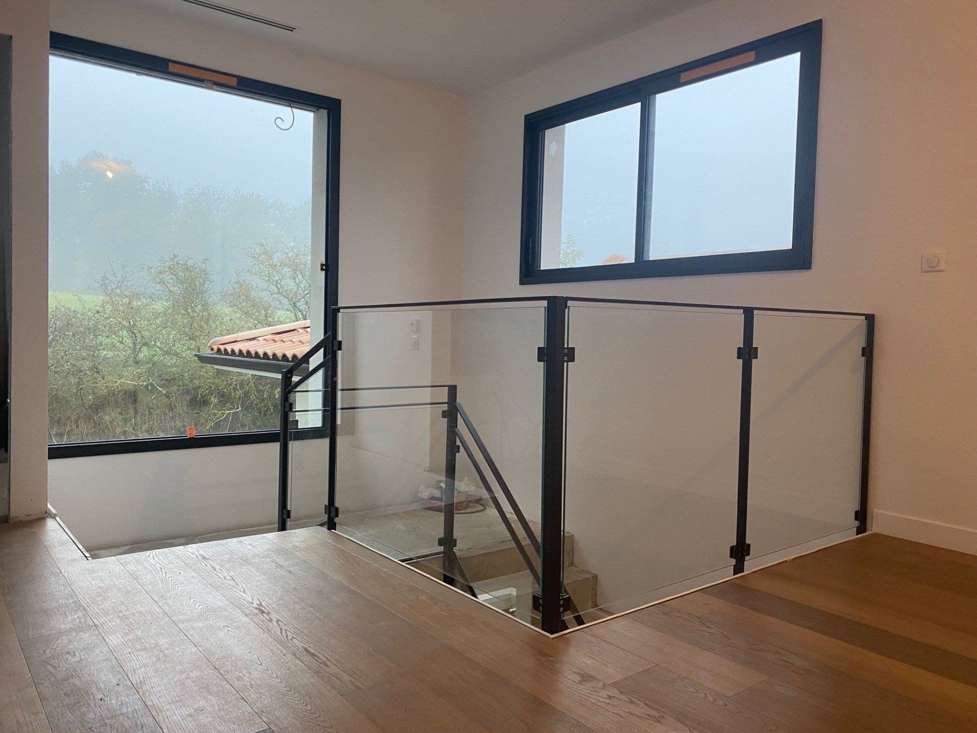 Garde-corps à lisses horizontales en acier peint