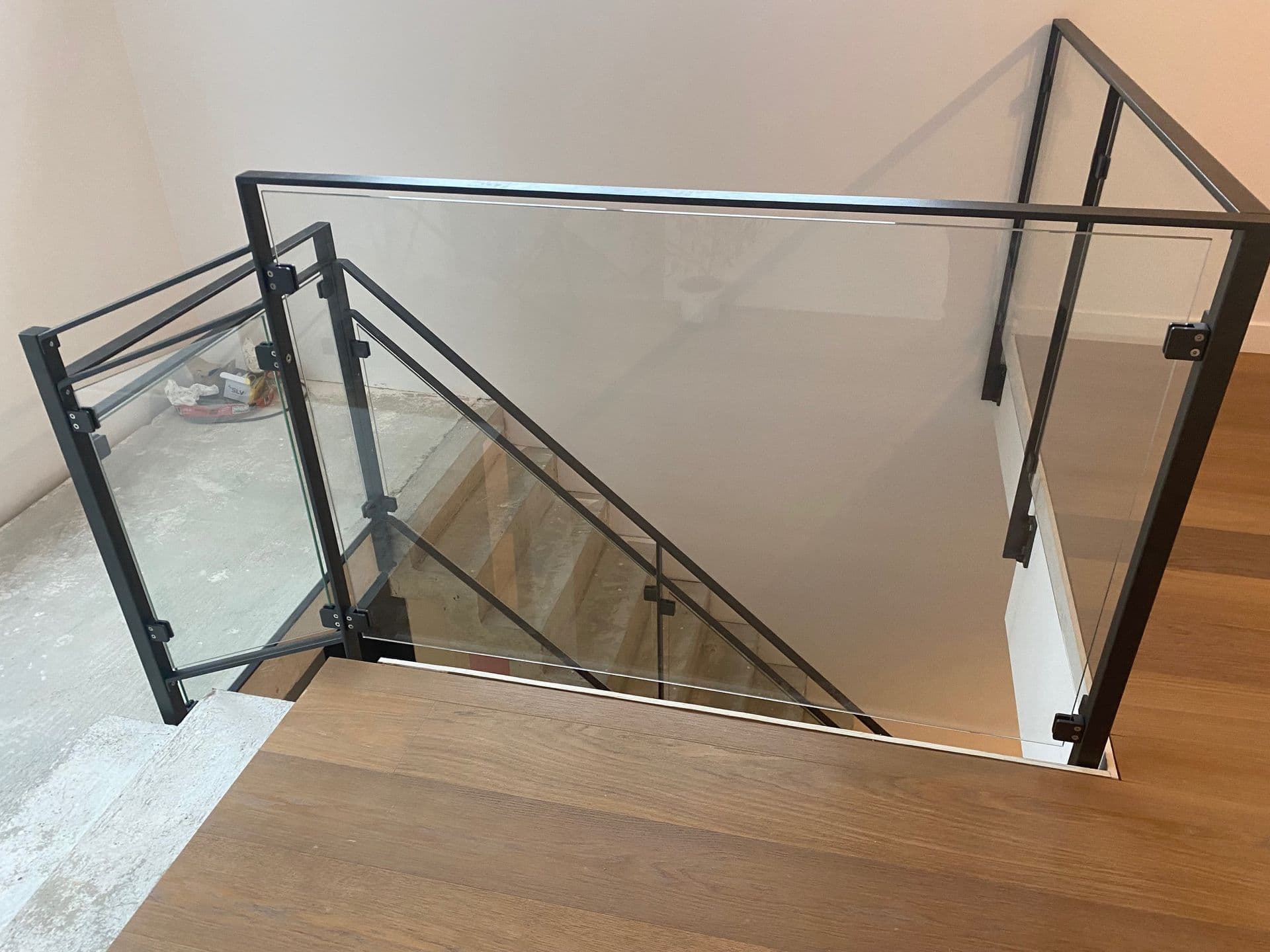 Garde-corps à lisses horizontales en acier peint