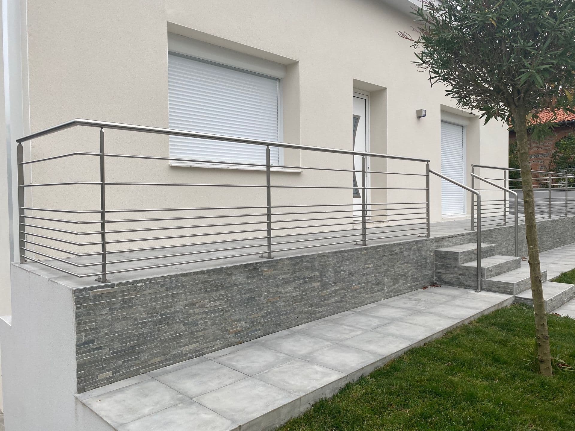 Réalisation métallerie : garde-corps en inox pour balcon