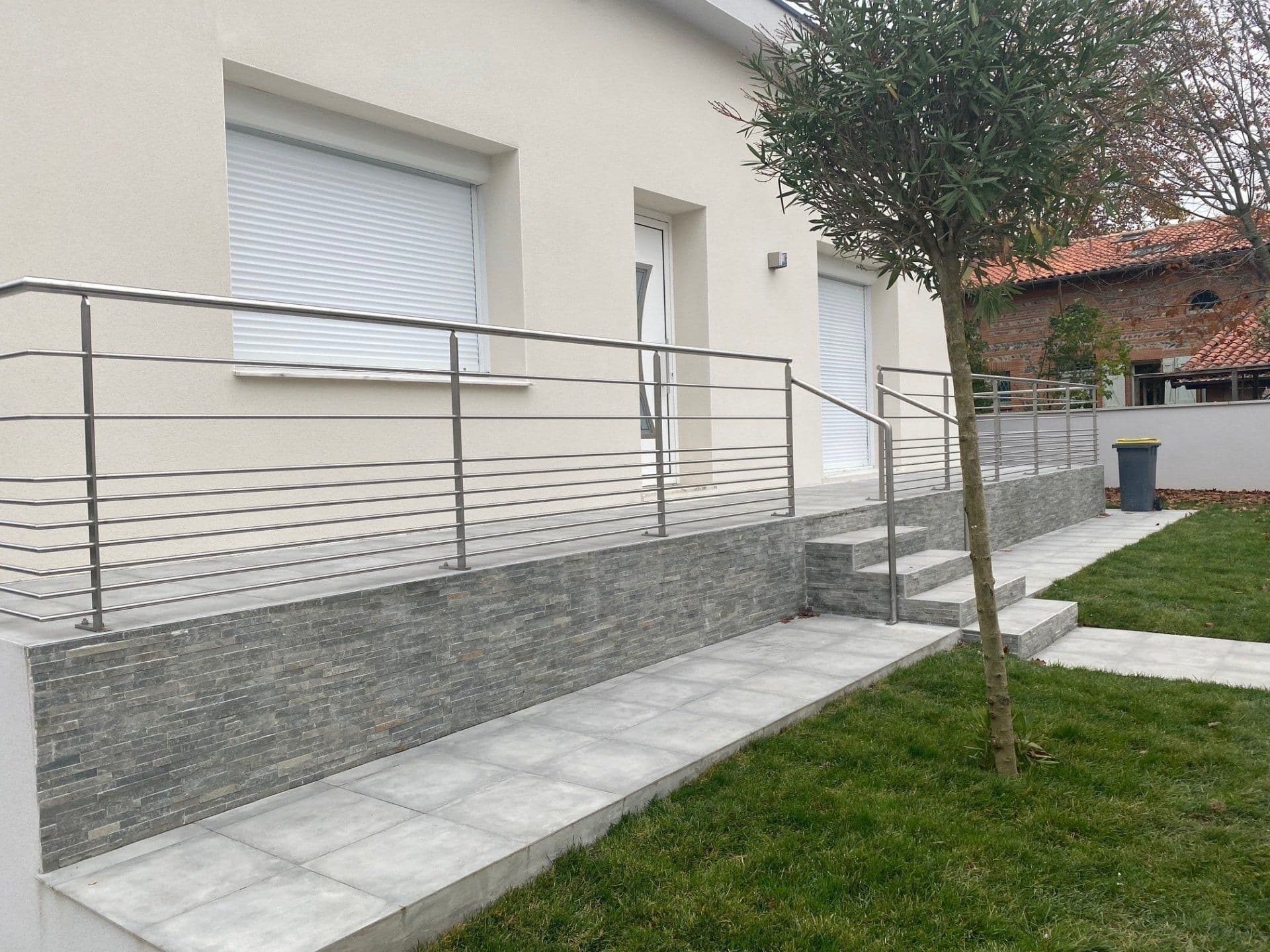 Garde-corps en acier peint pour balcon résidentiel