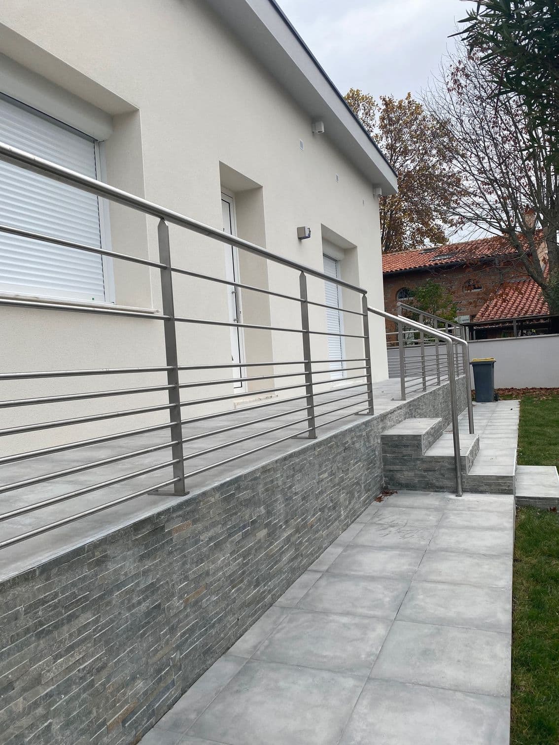 Réalisation métallerie : garde-corps à lisses en acier