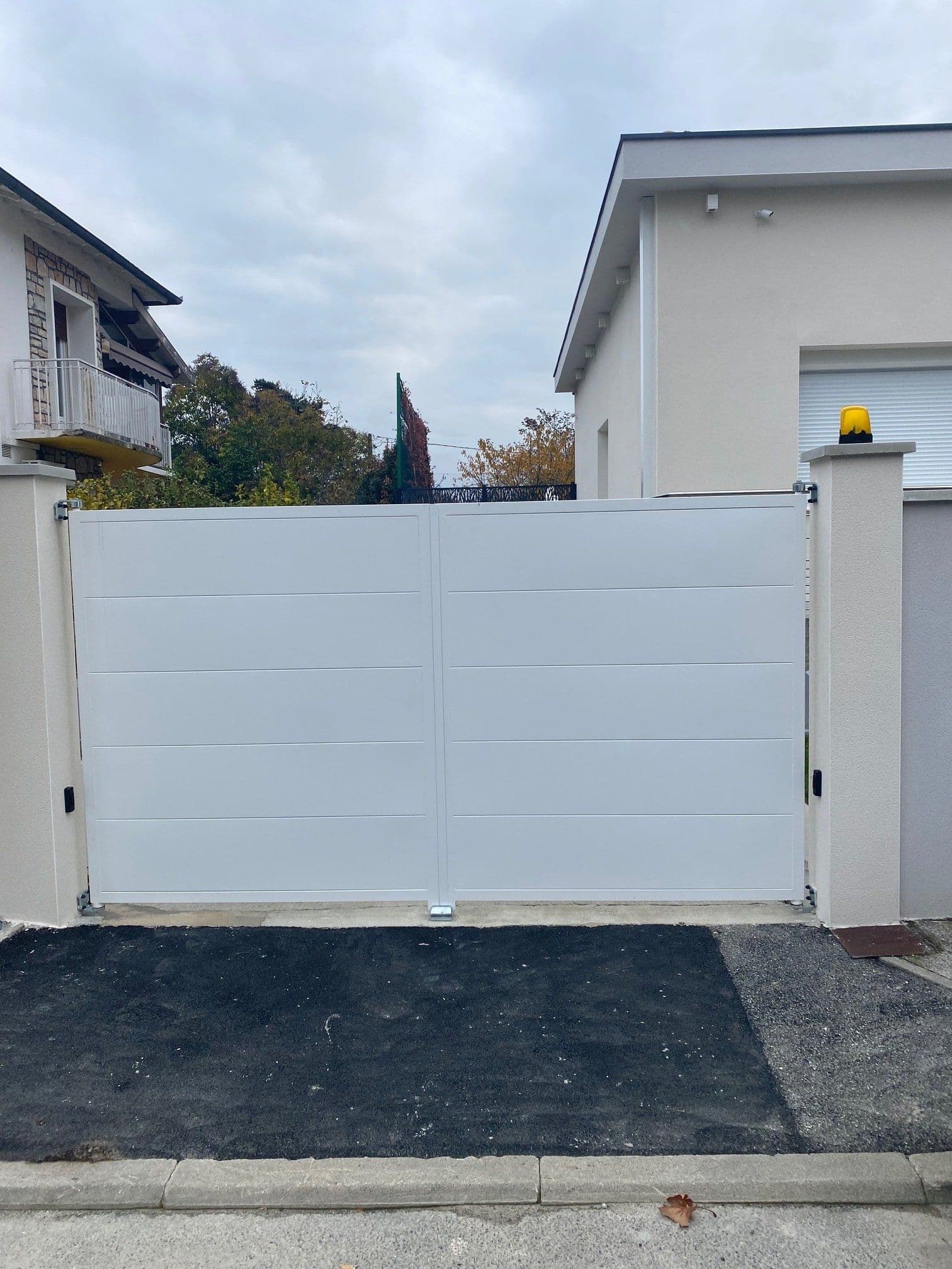 Portail coulissant en acier