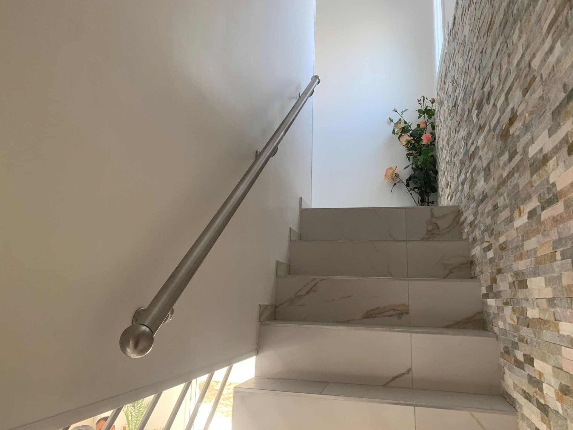 Main courante inox avec boule d'extrémité