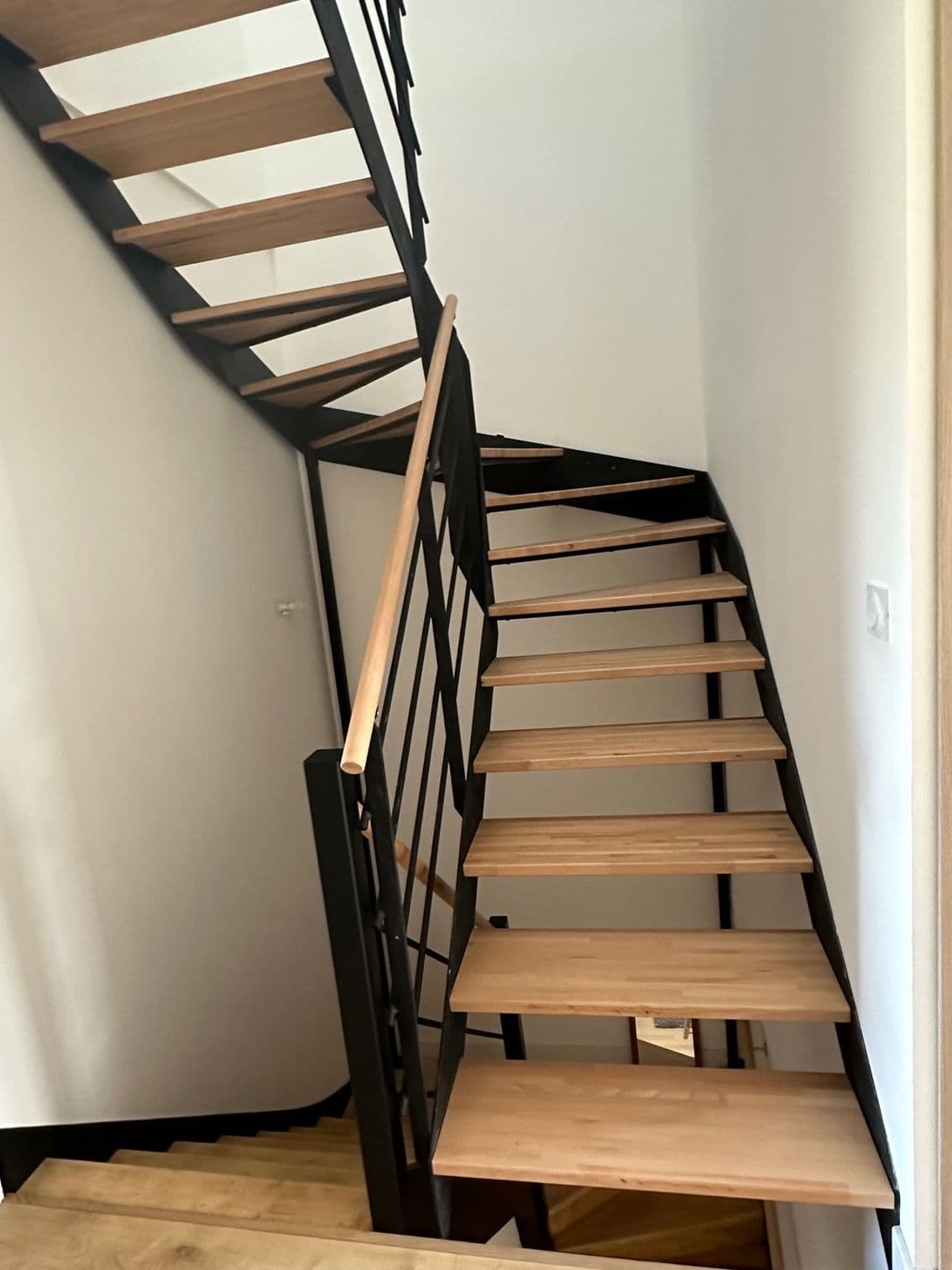 Escalier réalisation Perrie vue en contre-plongée