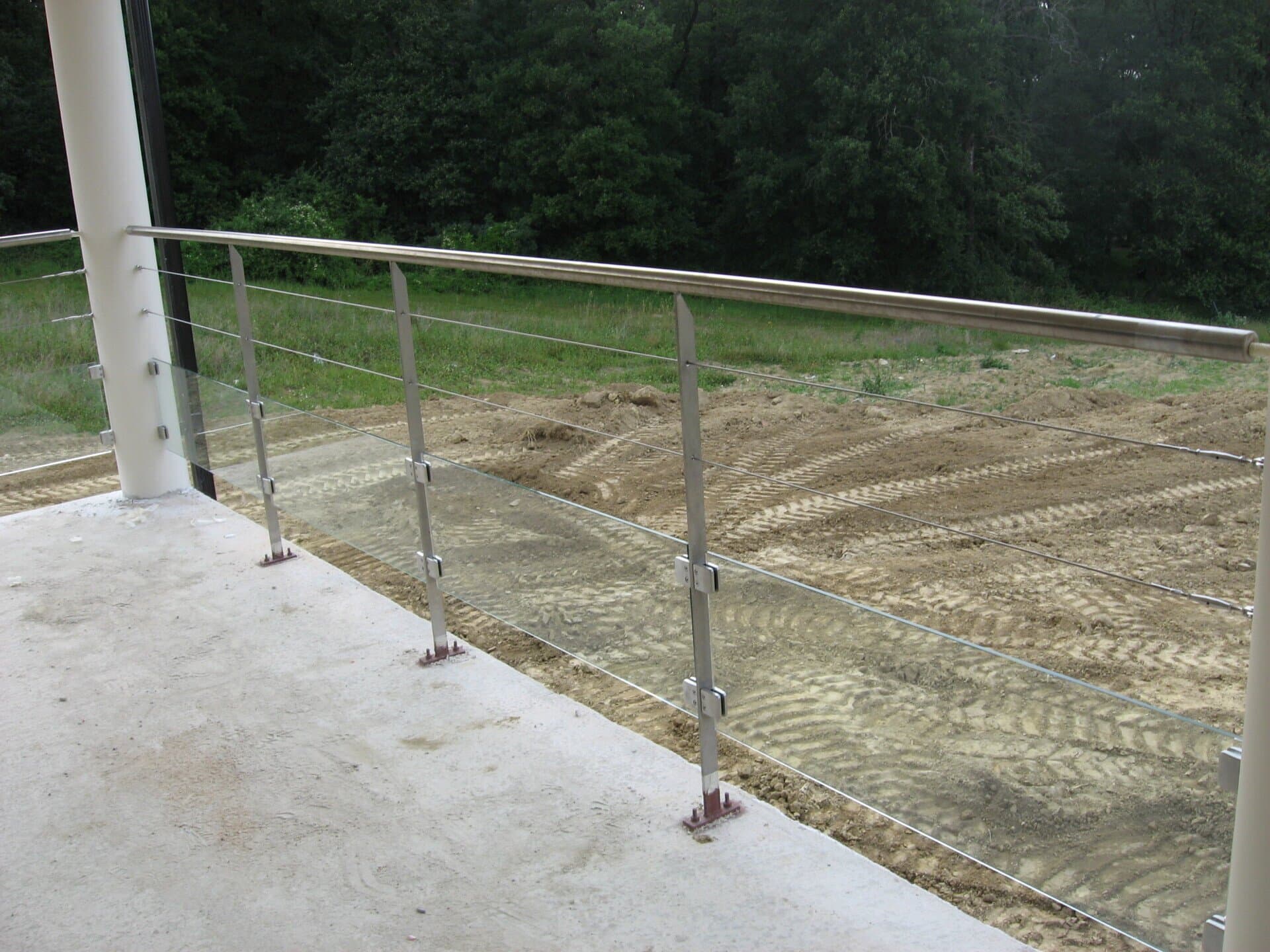 Garde-corps câbles inox et verre