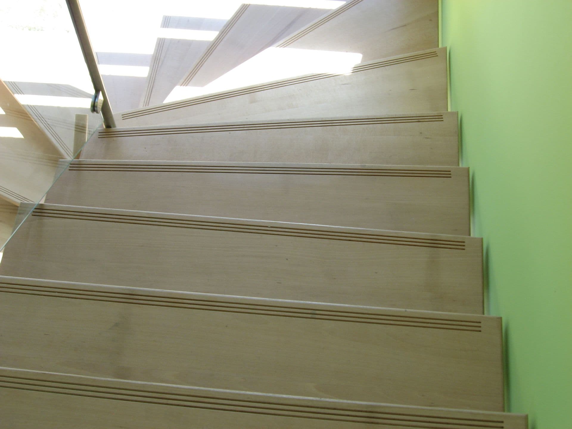 Habillage de marches en bois sur structure métallique