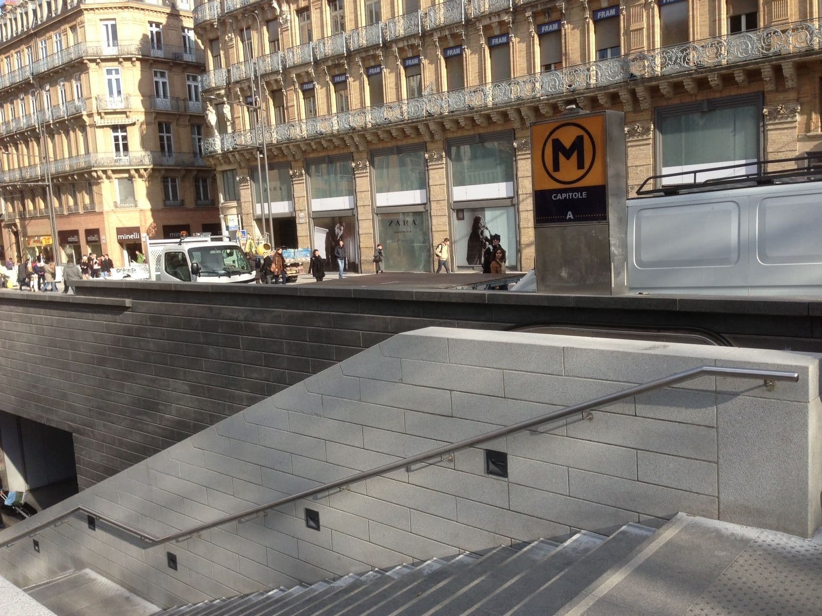 Main courante inox au Capitole de Toulouse