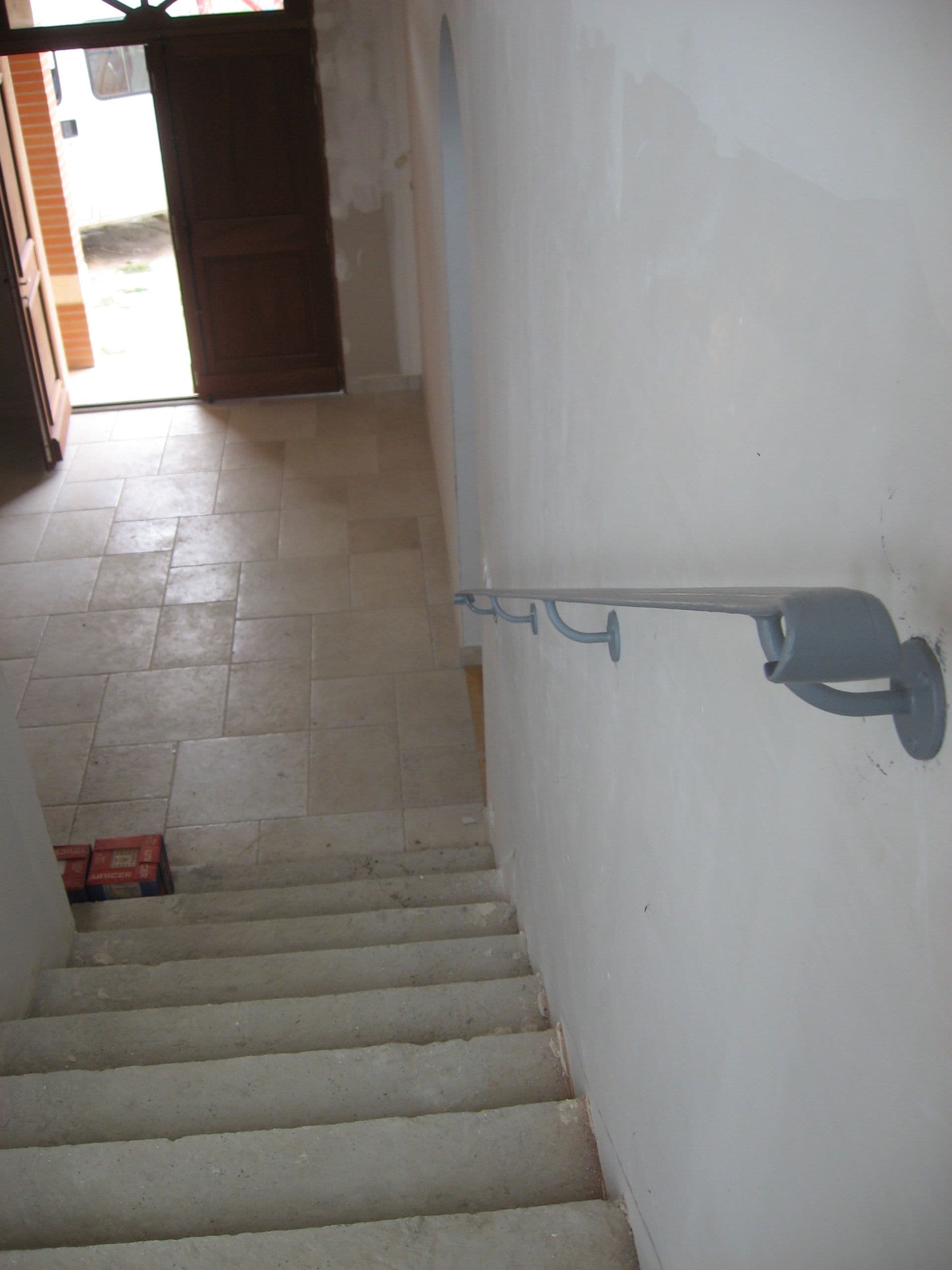 Garde-corps métallique sur palier avec finition artisanale