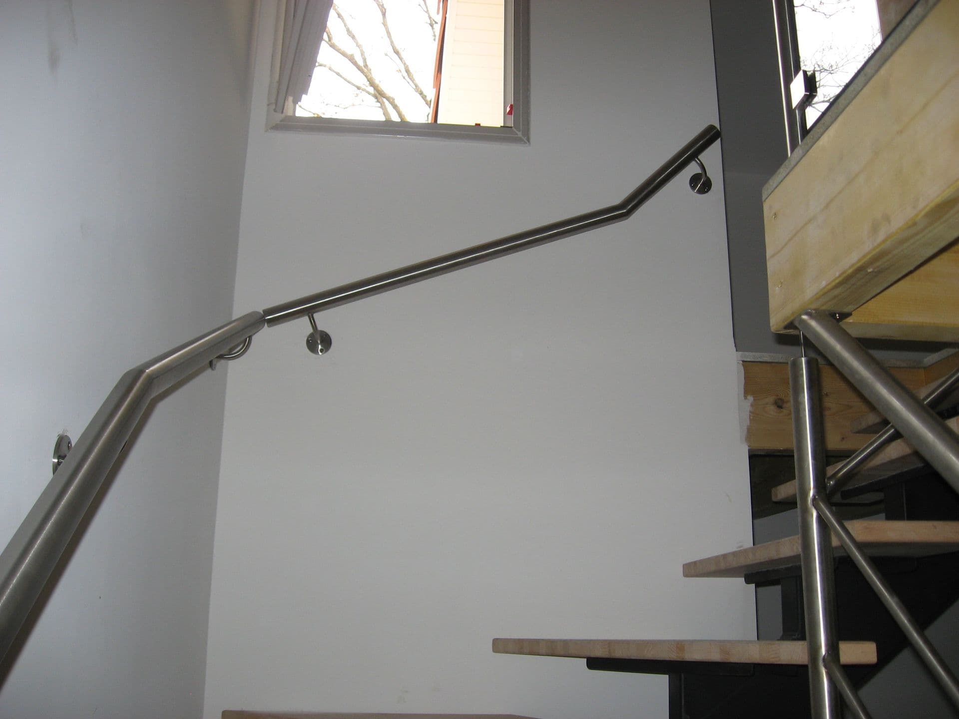 Garde-corps à barreaux droits en acier peint